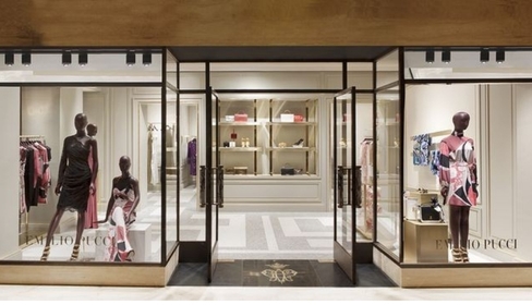 Premium retail glass partitions with smart privacy and frosted branding in Dubai