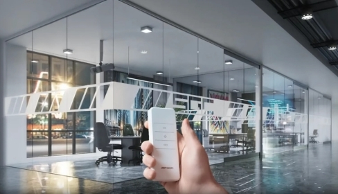 Moisture-sealed smart privacy glass for UAE bathrooms and clinics, laminated PDLC glass designed for humidity, hygiene, and instant privacy switching